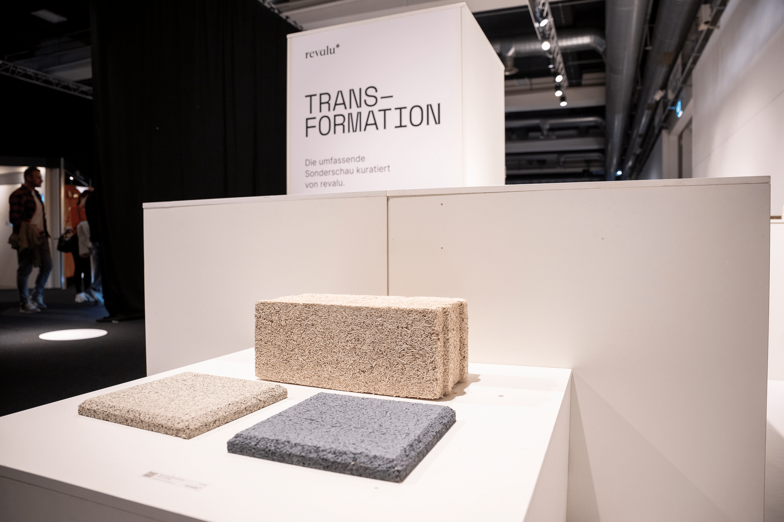 Materialschau der Plattform revalu auf der ARCHITECT@WORK Graz 2025.