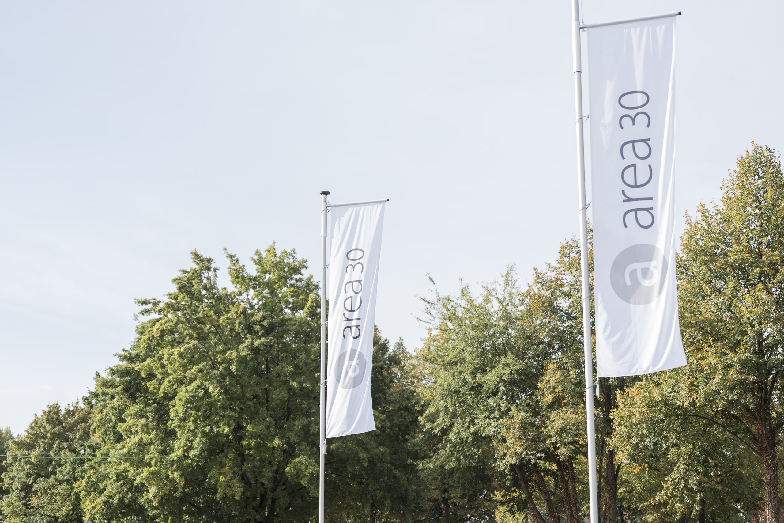 Außenbereich und Parkplatz der Fachmesse area30.