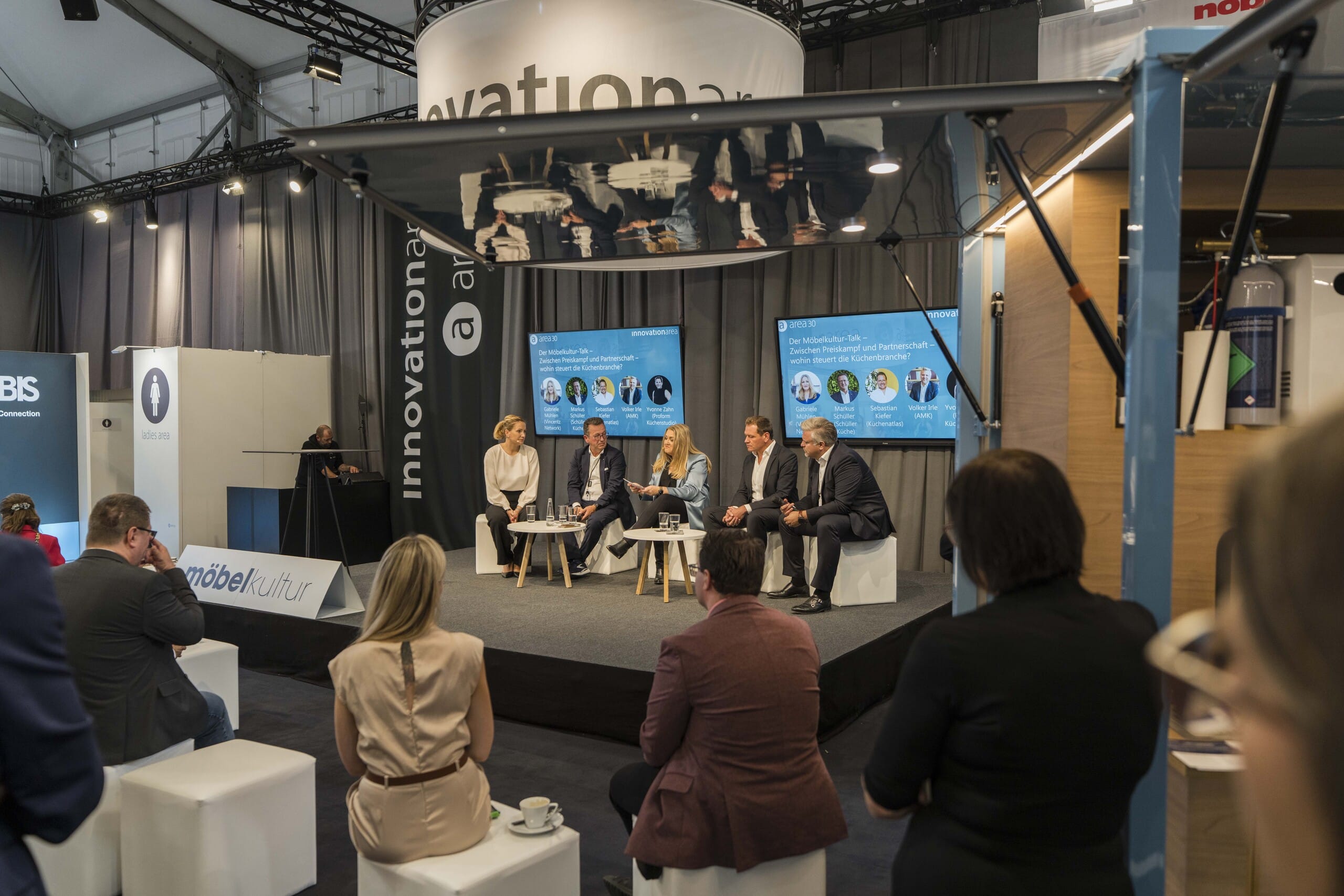 Der Diskussionspanel der "innovation area" ist ein weiteres Highlight der Fachmesse area30.