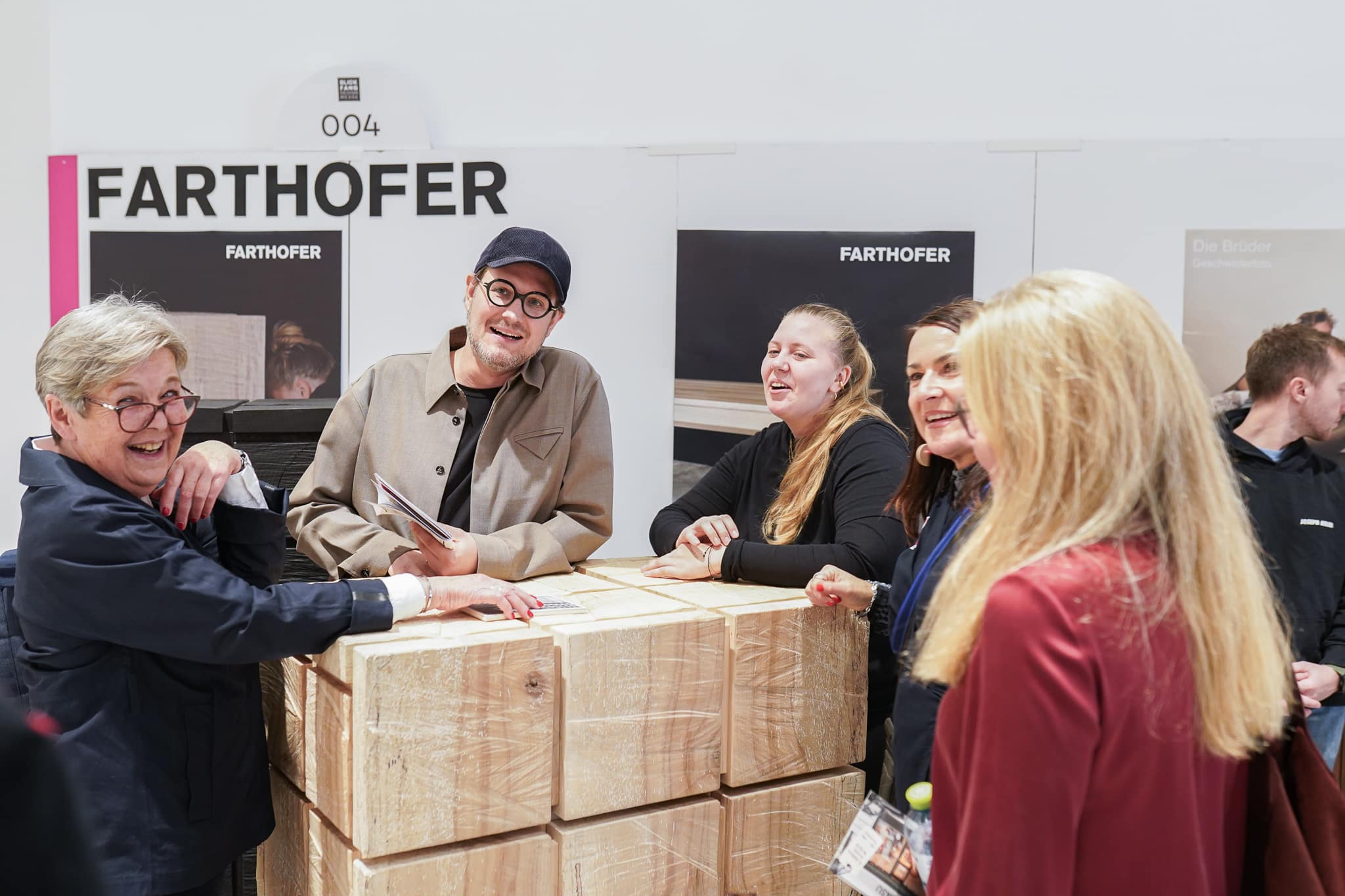 Ausgelassene Stimmung und gute Kommunikation auf der Messe Blickfang 2024.