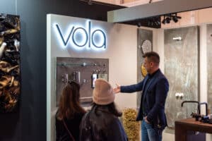 Ecxlusive Badezimmer-Armaturen stilgerecht präsentiert auf der Messe Design District 1010 nicht fehlen.