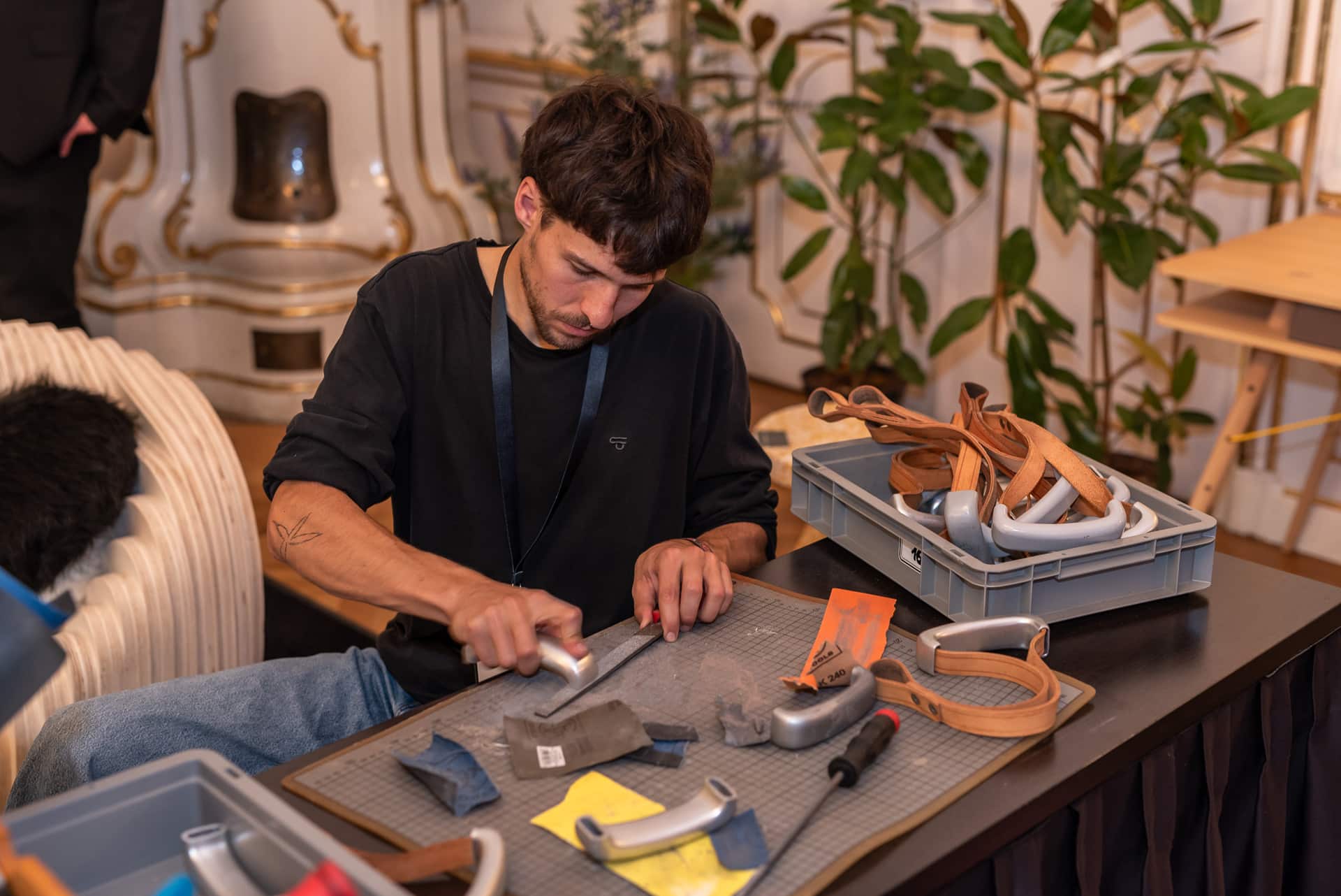 Die Messe Design District 1010 zeigt echte Handwerkskunst mit Endfertigung eines Produkts in Echtzeit.
