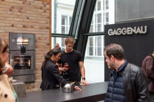 Eine Schauküche mit State-of-the-Art-Einbaugeräten wie Backrohr und Dampfgarer auf der Messe Design District 1010.