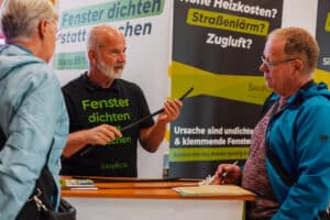 Bei der Wieselburger Messe „Bau.Energie.Wohnen.“ werden Besucher rund um dichte Fenster fachkundig beraten.