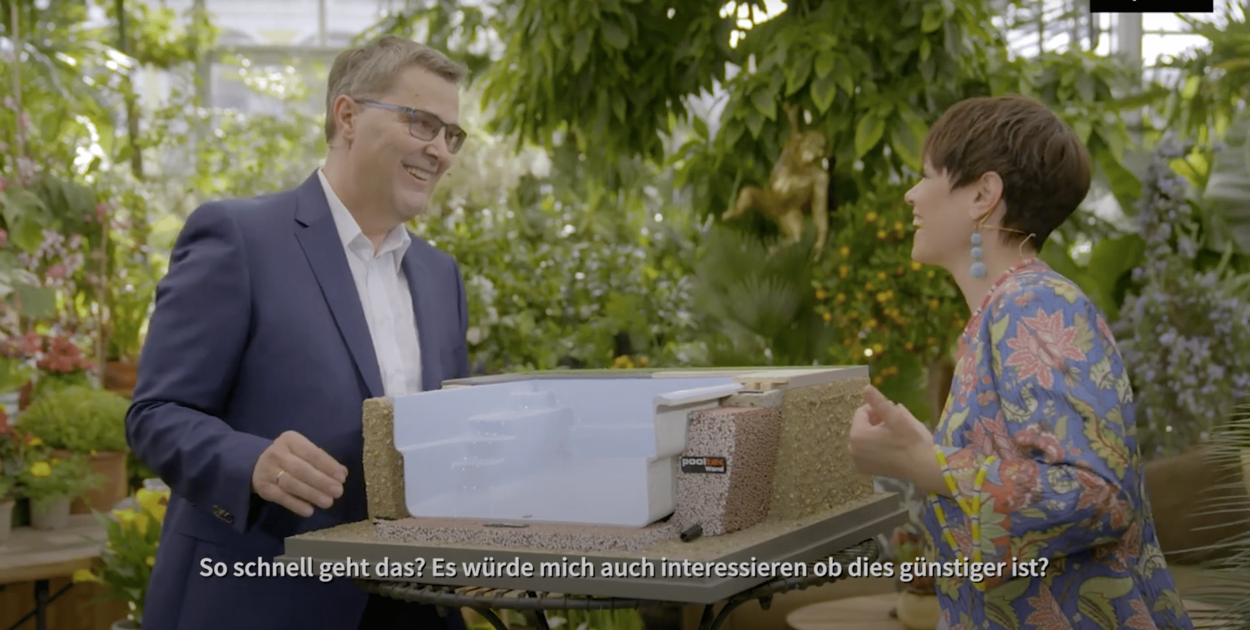 Video von thermotec zeigt ein Interview über pooltec Pooldämmung.