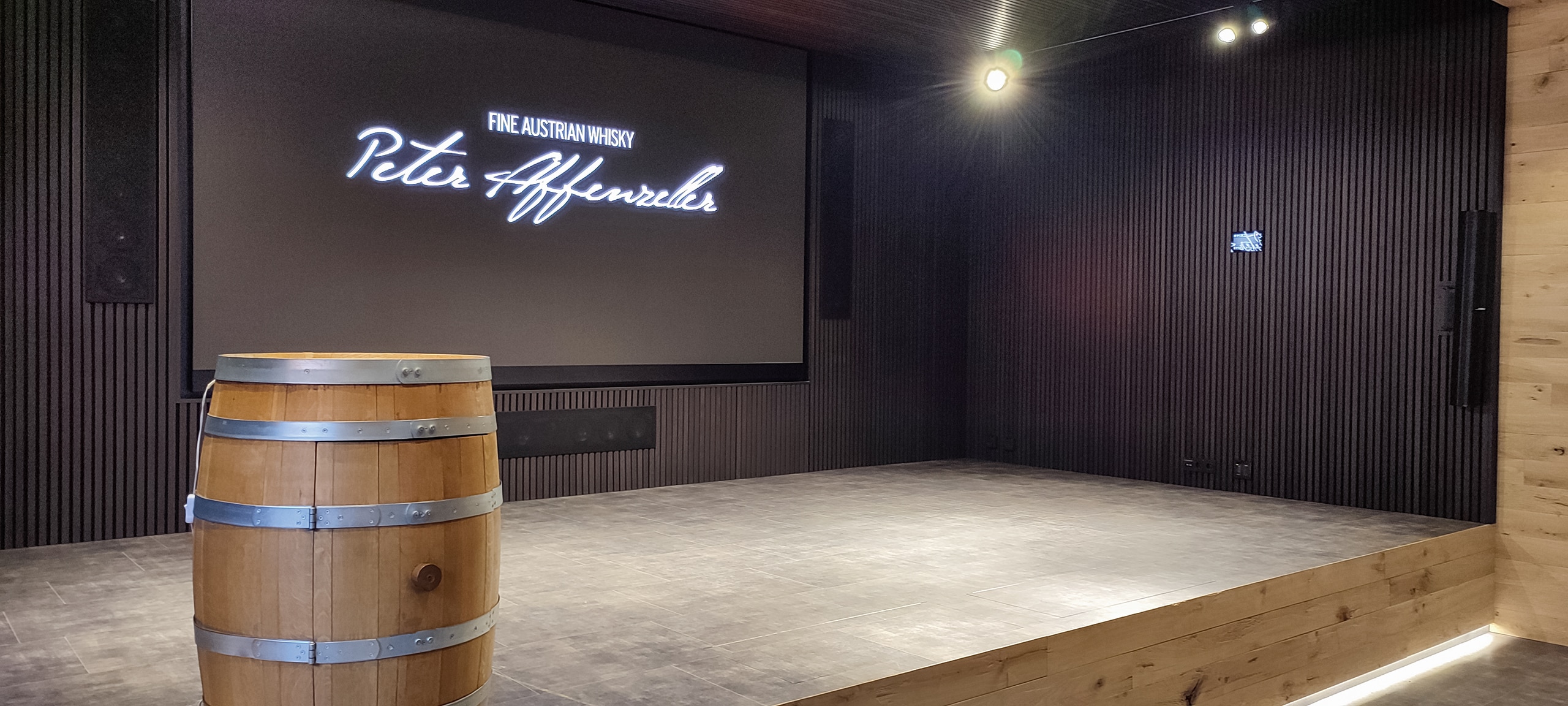 thermotec® präsentiert das Referenzprojekt Kinosaal Peter Affenzeller mit einem Fußbodenaufbau von nur 5-10 Zentimetern.