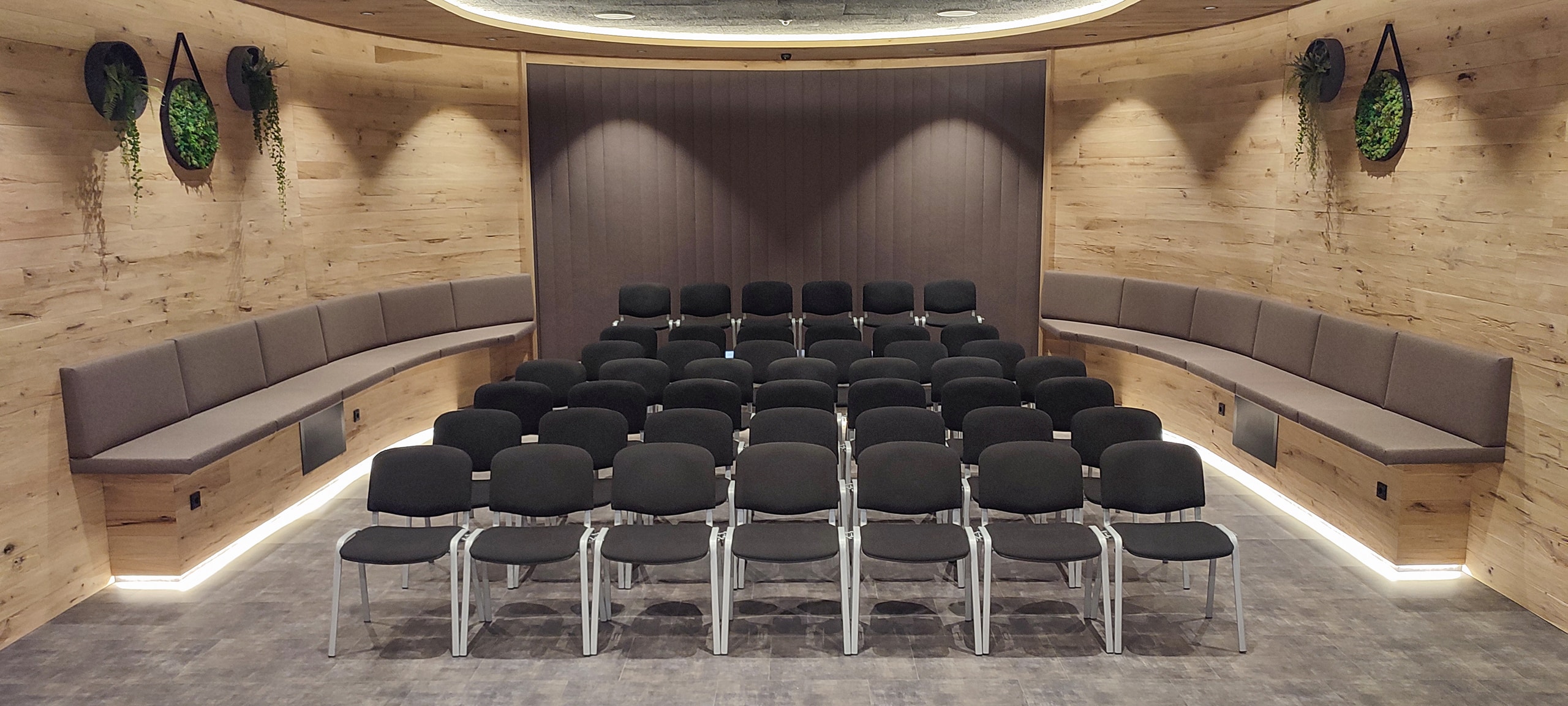 thermotec® präsentiert das Referenzprojekt Kinosaal Peter Affenzeller mit einem Fußbodenaufbau von nur 5-10 Zentimetern.