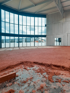 Bodendämmung mit Fertigmischung von thermotec® in einem Firmengebäude.