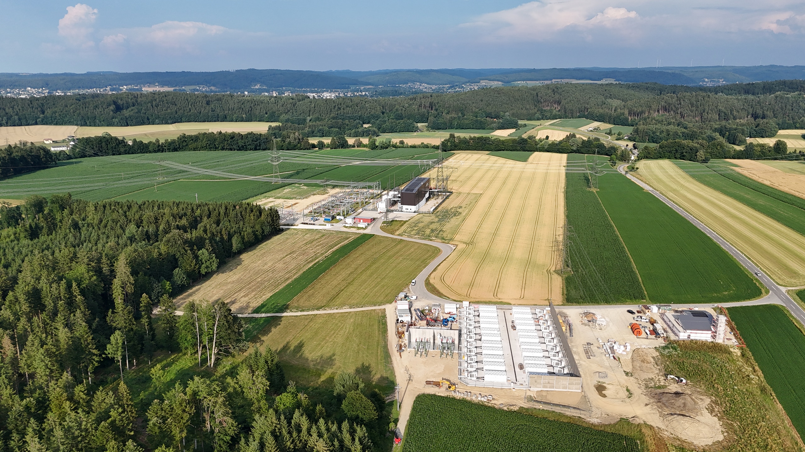 NGEN zeigt die Energiespeicheranlage in Wagenham. Mit rund 85 MW / 170 MWh entsteht hier eine der größten systemdienlichen Batteriespeicheranlagen Europas.