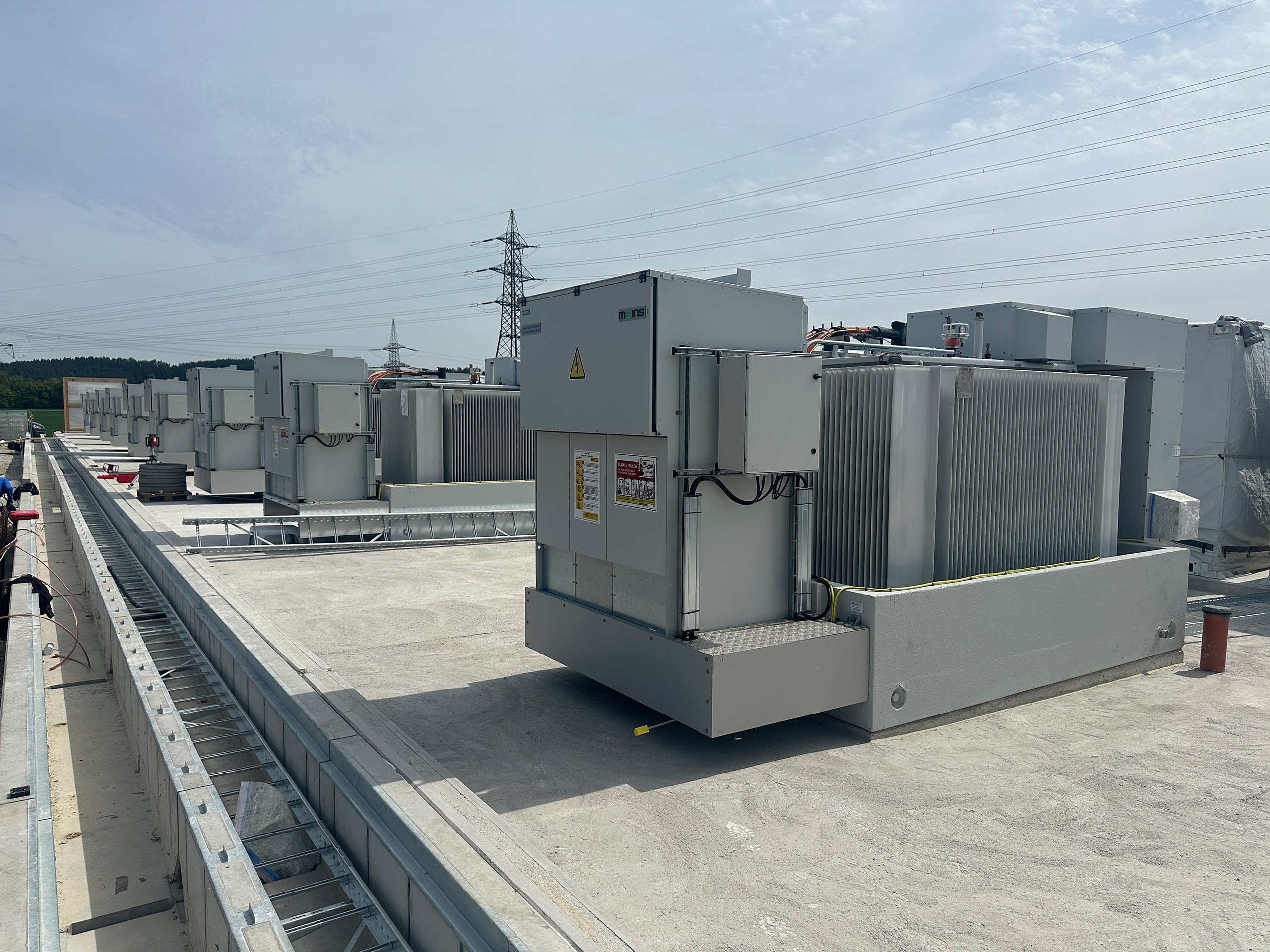 NGEN zeigt die Energiespeicheranlage in Wagenham. Mit rund 85 MW / 170 MWh entsteht hier eine der größten systemdienlichen Batteriespeicheranlagen Europas.