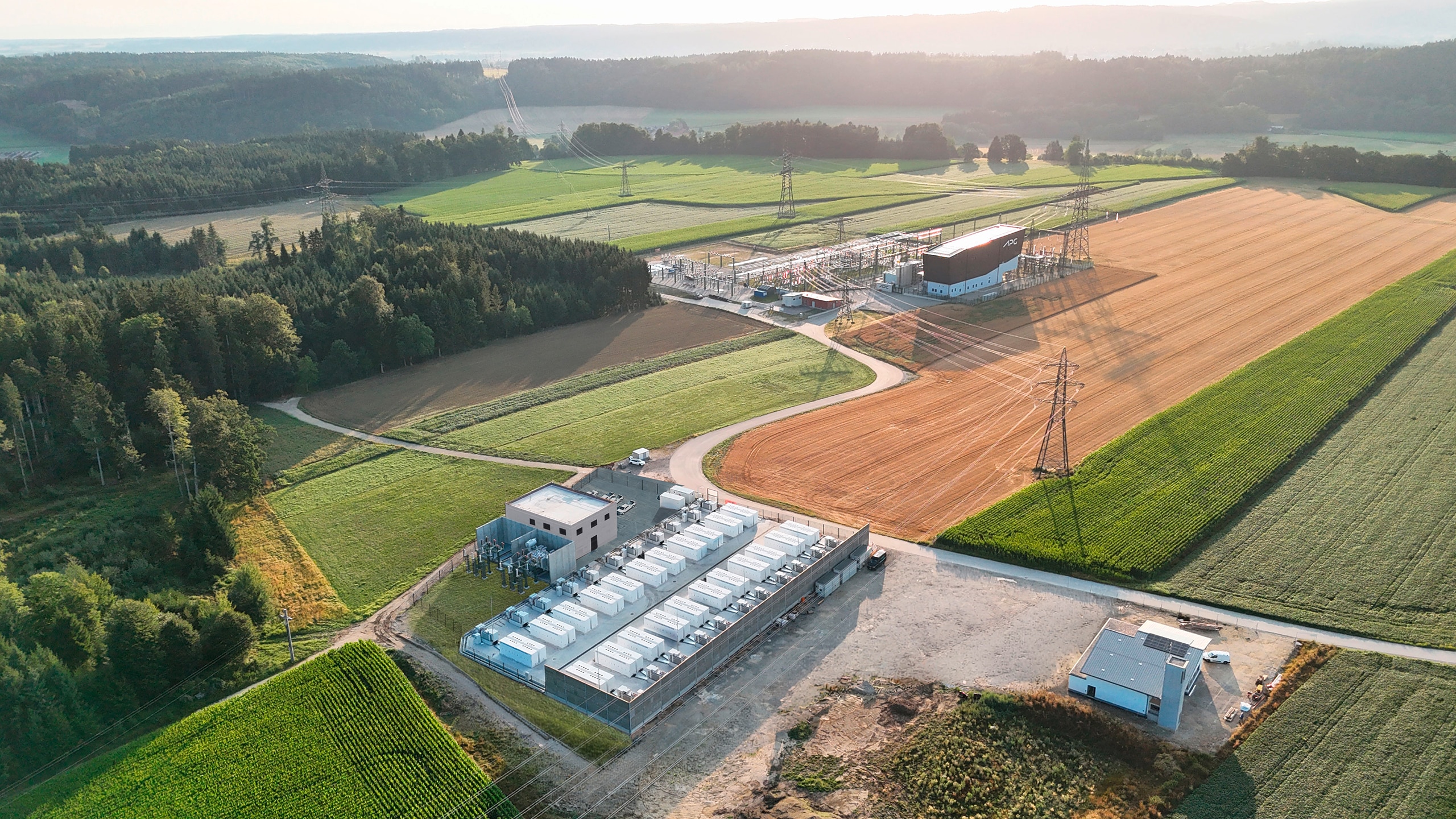 NGEN zeigt die Energiespeicheranlage in Wagenham. Mit rund 85 MW / 170 MWh entsteht hier eine der größten systemdienlichen Batteriespeicheranlagen Europas.