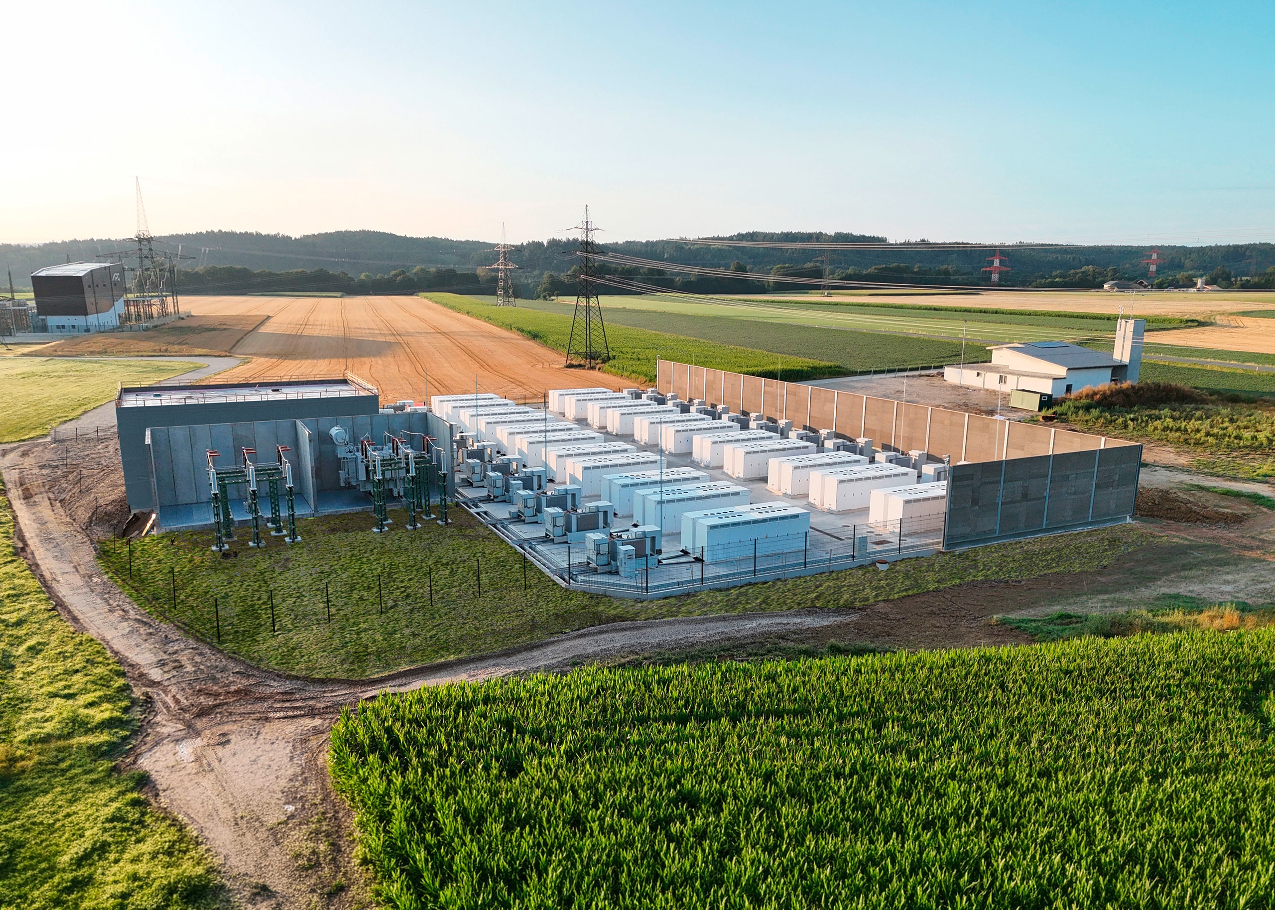 NGEN zeigt die Energiespeicheranlage in Wagenham. Mit rund 85 MW / 170 MWh entsteht hier eine der größten systemdienlichen Batteriespeicheranlagen Europas.