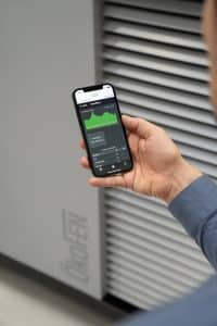 Leichte Bedienung und Kosteneinsparung der eigenen Heizgeräte durch eine Smartphone-App - der GreenMode von ÖkoFEN macht's möglich.