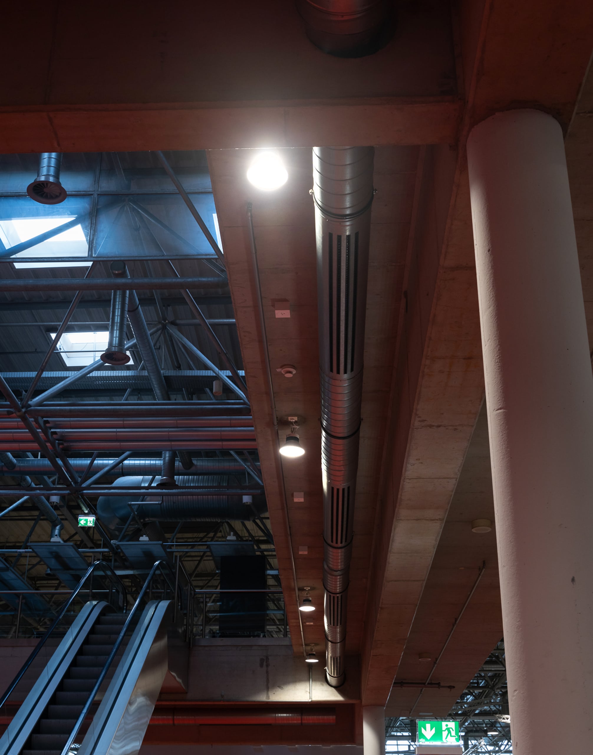 OPPLE Lighting modernisiert die Messe Wien mit fortschrittlicher, energieeffizienter und leistungsstarker Smart-Lighting-Lösung. OPPLE Lighting trägt somit bei, die Lichtqualität in anspruchsvollen Großräumen deutlich zu verbessern, den Energieverbrauch zu senken und gleichzeitig die betriebliche Flexibilität zu erhöhen.