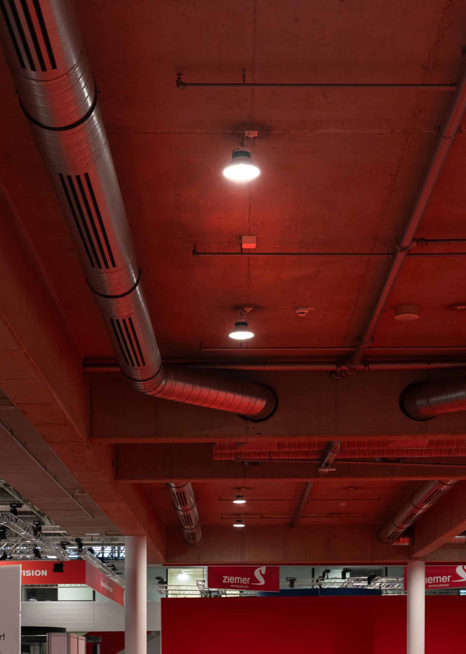 OPPLE Lighting modernisiert die Messe Wien mit fortschrittlicher, energieeffizienter und leistungsstarker Smart-Lighting-Lösung. OPPLE Lighting trägt somit bei, die Lichtqualität in anspruchsvollen Großräumen deutlich zu verbessern, den Energieverbrauch zu senken und gleichzeitig die betriebliche Flexibilität zu erhöhen.