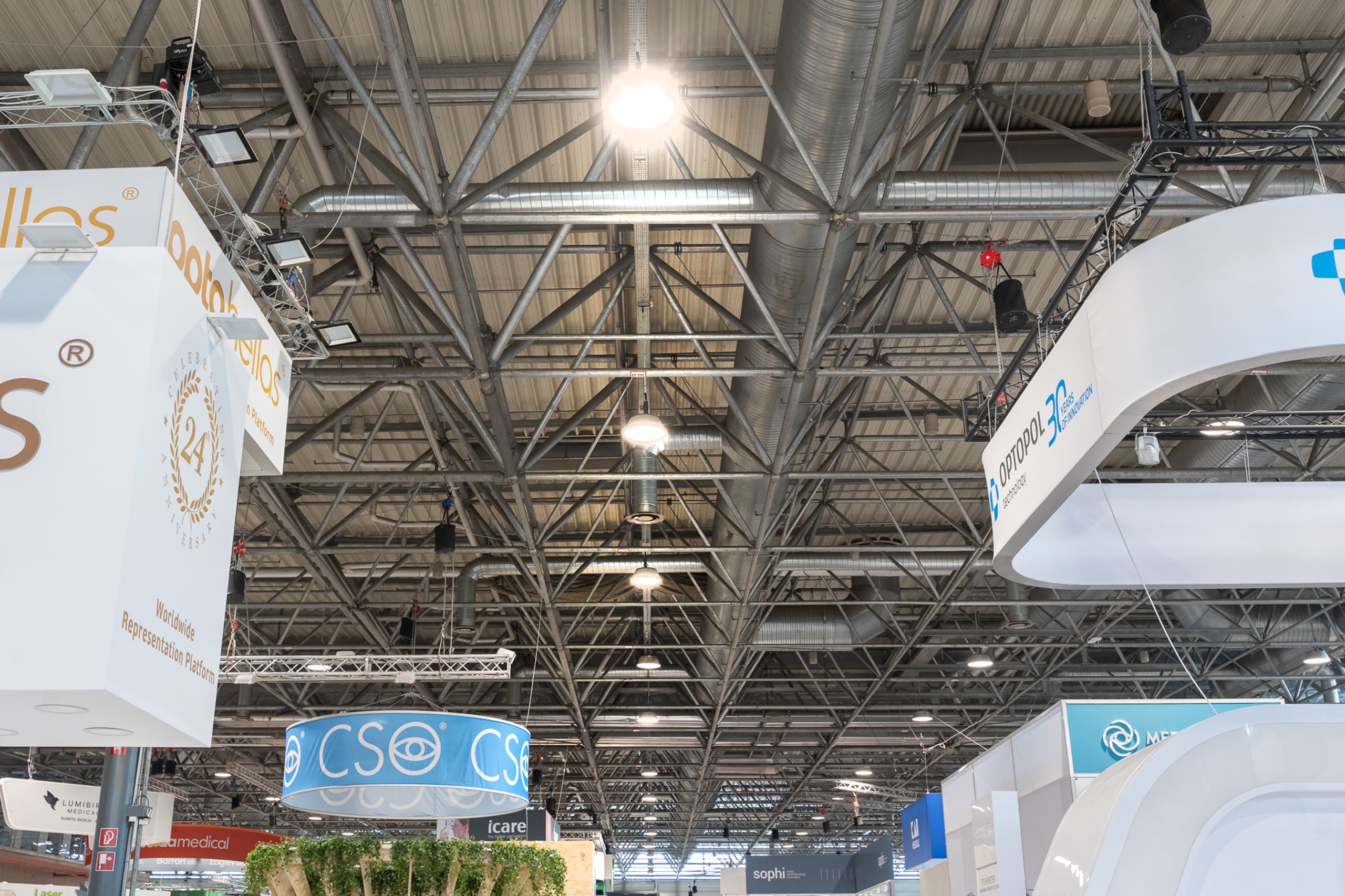 OPPLE Lighting modernisiert die Messe Wien mit fortschrittlicher, energieeffizienter und leistungsstarker Smart-Lighting-Lösung. OPPLE Lighting trägt somit bei, die Lichtqualität in anspruchsvollen Großräumen deutlich zu verbessern, den Energieverbrauch zu senken und gleichzeitig die betriebliche Flexibilität zu erhöhen.