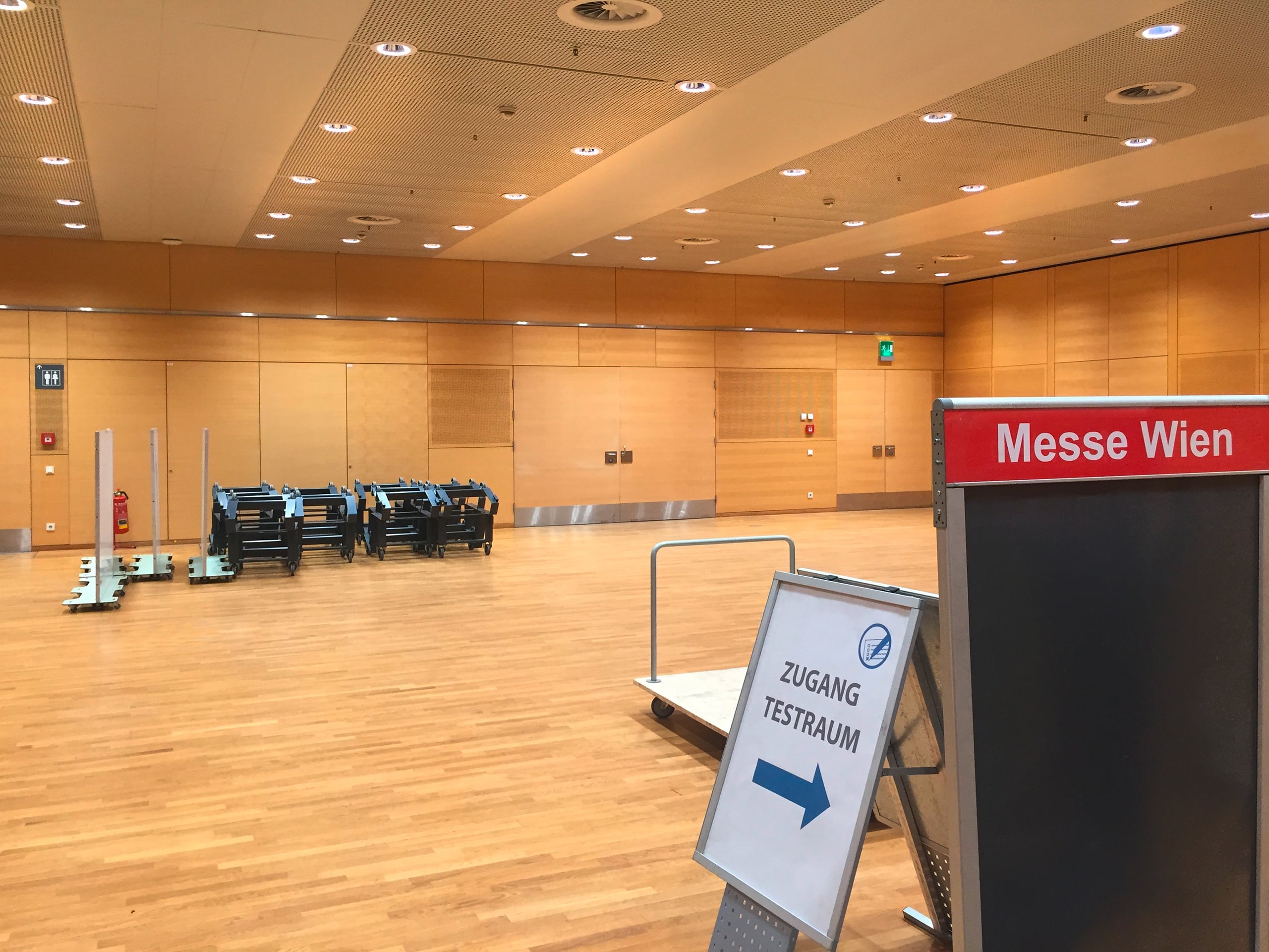 OPPLE Lighting modernisiert die Messe Wien mit fortschrittlicher, energieeffizienter und leistungsstarker Smart-Lighting-Lösung. OPPLE Lighting trägt somit bei, die Lichtqualität in anspruchsvollen Großräumen deutlich zu verbessern, den Energieverbrauch zu senken und gleichzeitig die betriebliche Flexibilität zu erhöhen.