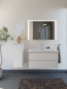Schwebende grifflose weisse Badezimmerschränke modern, minimalistisch und elegant gestaltet und einem Fliesenboden in Schiefernoptik von Limbach.