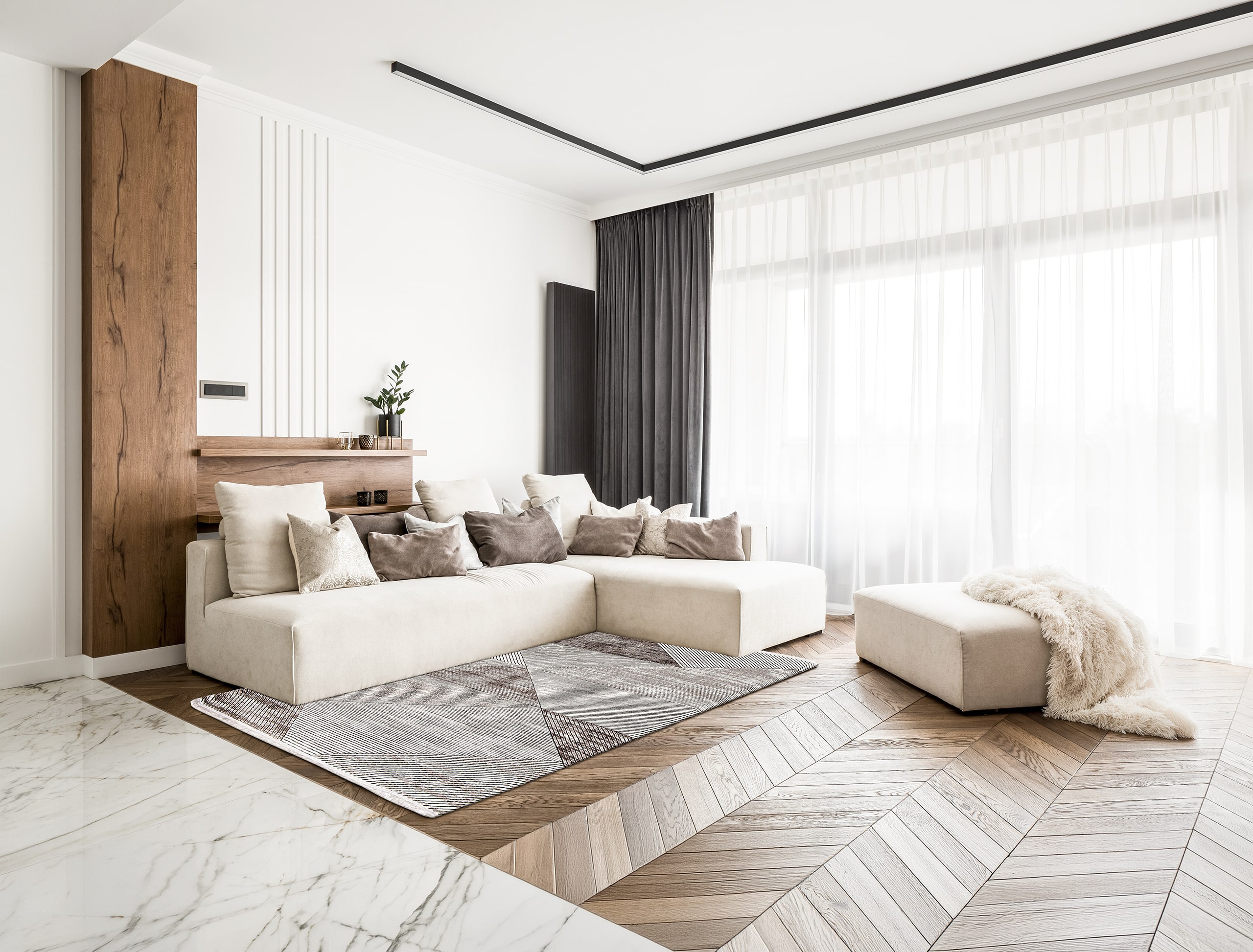 Modernes Wohnzimmer mit stilvoller Einrichtung, warmem Licht und harmonischer Gestaltung im zeitgemäßen Wohnambiente von Raumgestaltung Gruber.