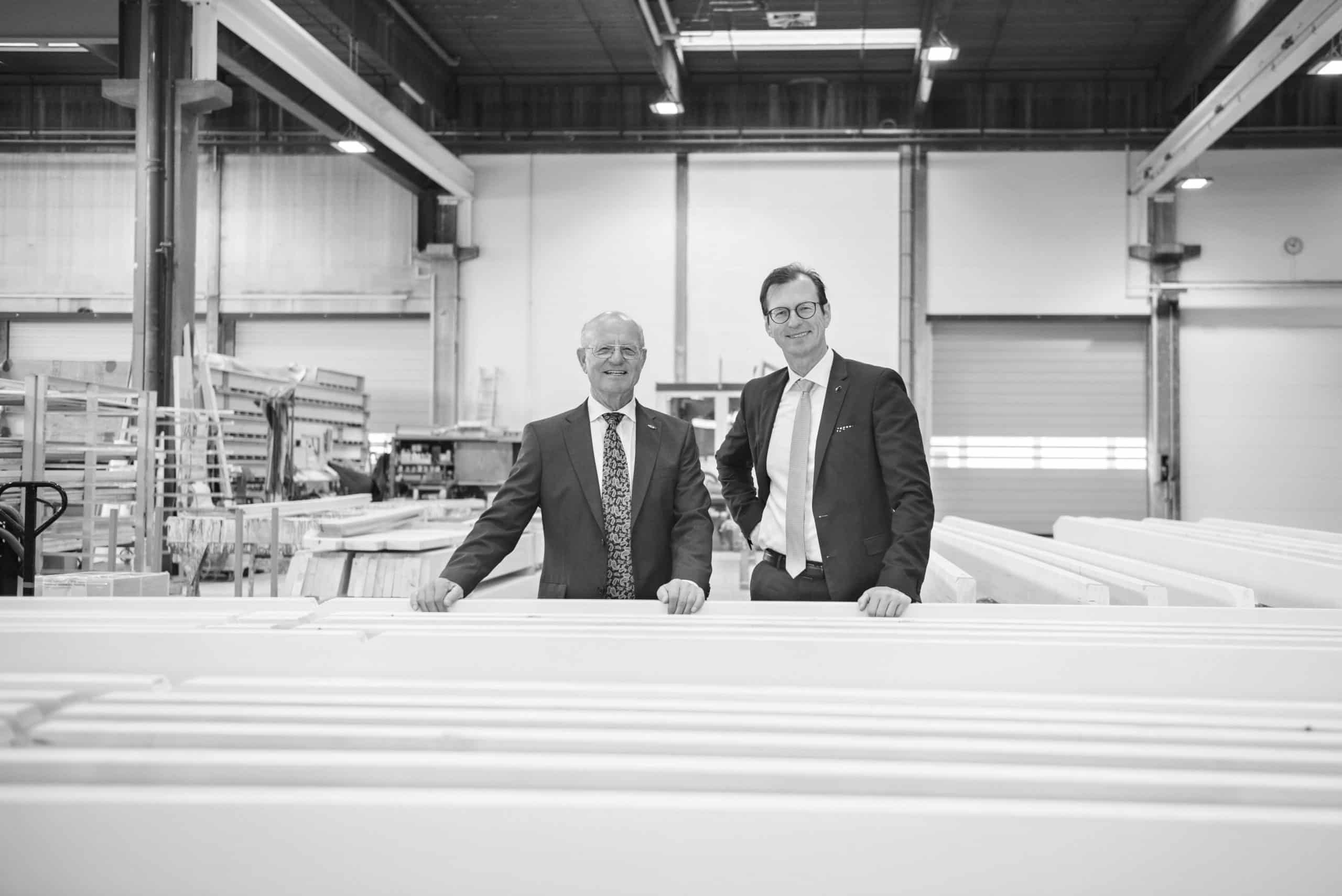 Geschäftsführer Engelbert und Michael Regnauer (v.l.n.r.), REGNAUER Fertighaus