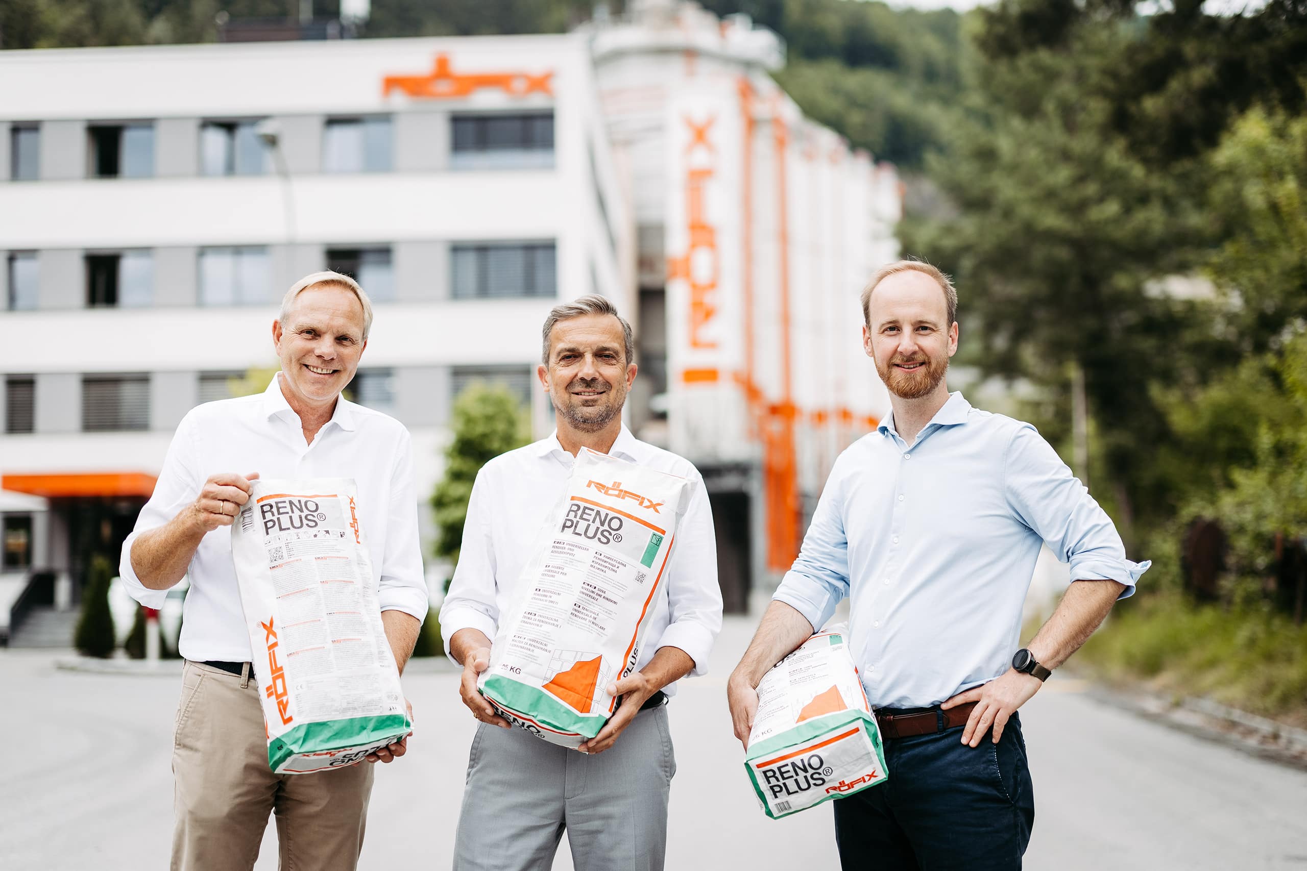 Die Geschäftsleitung und Brand Management von Röfix präsentieren das neue Verpackungsdesign.