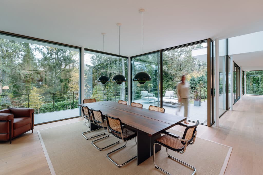 Das Solarlux cero Schiebefenster bietet Ihren Kunden maximale Transparenz und ein elegantes, minimalistisches Design.