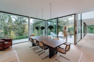 Das Solarlux cero Schiebefenster bietet Ihren Kunden maximale Transparenz und ein elegantes, minimalistisches Design.
