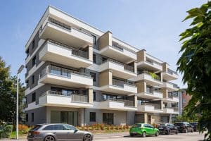 Wohnhaus mit einer Putz-Spachtel-Fassade mit Caparol von SynthesaGruppe.