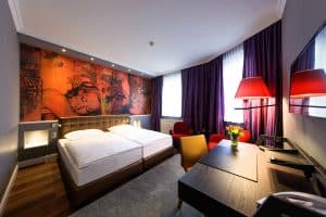 Technische Alternative RT präsentiert eines der ansprechenden Hotelzimmer im Hotel "Der Wilhelmshof" in Wien.