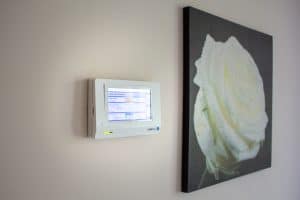 Technische Alternative RT präsentiert den Raummonitor im Hotel "Der Wilhelmshof" in Wien.