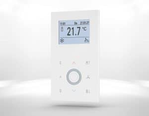 Thermokon Elektronik Components zeigt den Fancoil-/Raumregler JOY in Weiß.