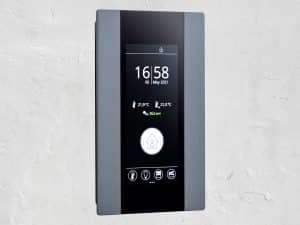 Thermokon Elektronik Components zeigt thanos EVO mit Designrahmen in Graphit.