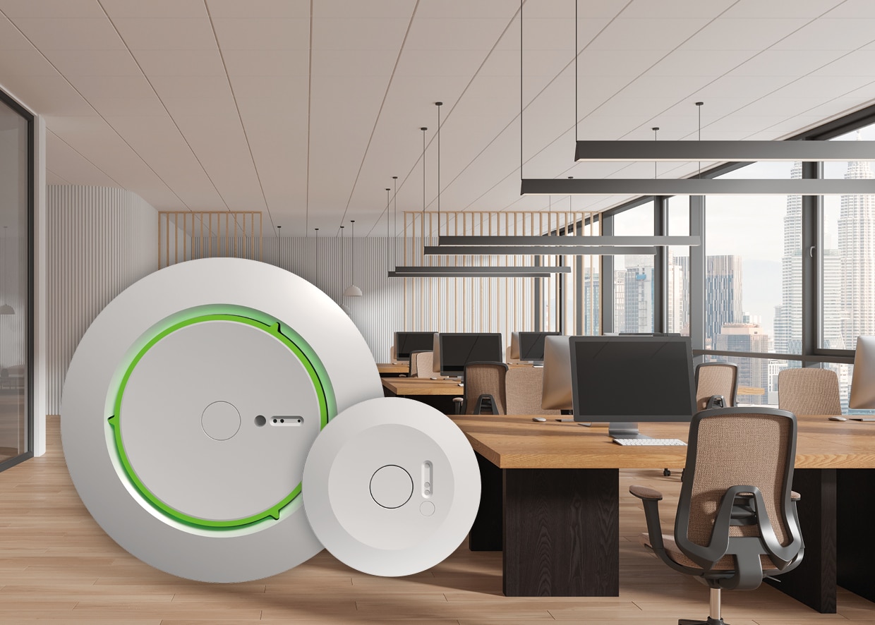 Thermokon zeigt die thevios Deckensensorik für ein Grossraumbüro.
