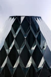 TIGER Coatings präsentiert den Solar Carve Tower in der 40 Tenth Avenue in New York, dessen Architektur nach den Winkeln der Sonne geformt wurde.