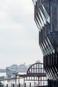 TIGER Coatings präsentiert den Solar Carve Tower in der 40 Tenth Avenue in New York, dessen Architektur nach den Winkeln der Sonne geformt wurde.