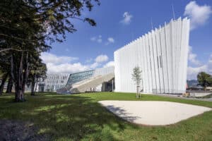 TIGER Coatings zeigt die Ausssenansicht der Anton Bruckner Privatuniversität in Linz.