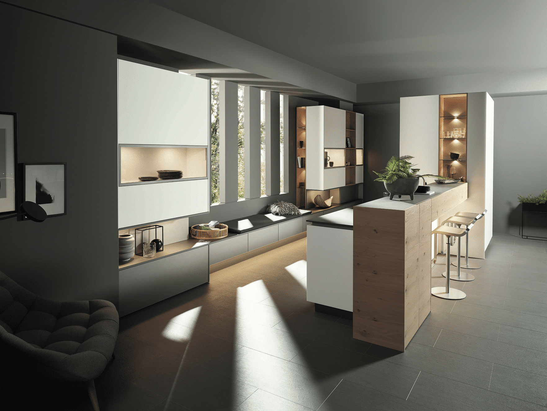 Bauer Tischlerei zeigt eine moderne Küche in weiss und mit hellen Holzelementen, einer Bar mit Hockern und einem großen Fenster mit einer Sitzbank von Sachsenküchen.