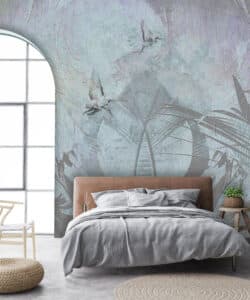 BAUER Tischlerei zeigt die FeinArt Tapete "Breathe In" in einem Schlafzimmer mit hohen lofartigen Wänden und einem großformatigen Industriefenster mit Sprossen.