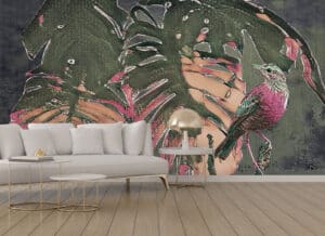 BAUER Tischlerei zeigt ein Wohnzimmer mit einer FeinArt Viewpoint-Tapete in abstraktem Design mit einem Vogel und Monsterablättern.