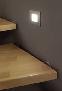 Stufenbeleuchtende Wandspots sorgen bei Treppen für zusätzliche Sicherheit.