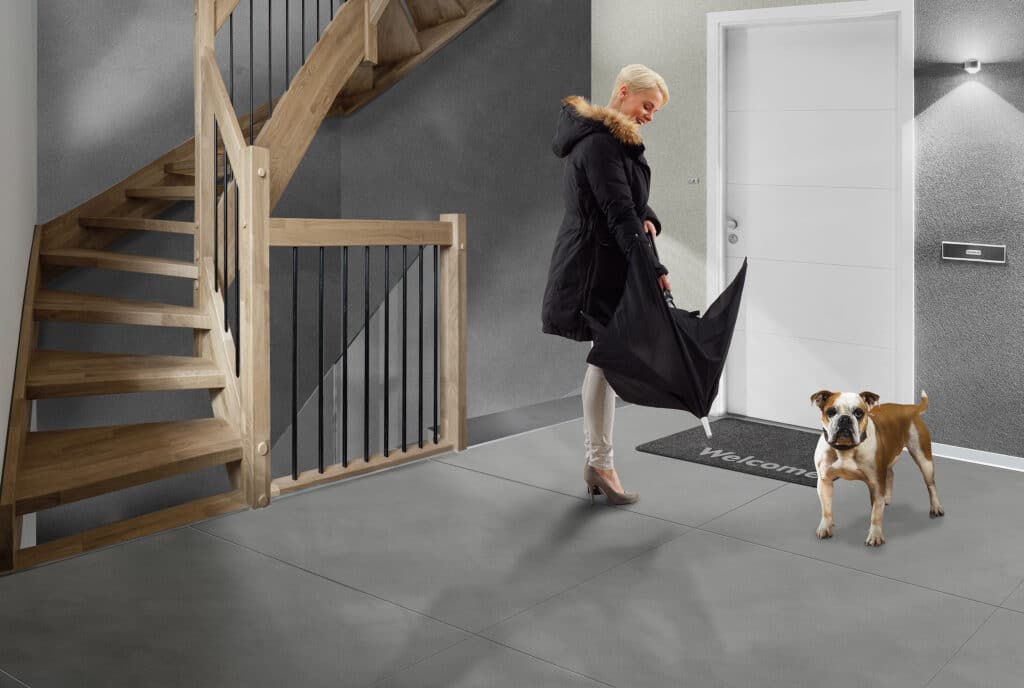 Im gewerblichen und öffentlichen Bereich ist eine Feuerwiderstandsklasse F30 - wie hier von Treppenmeister - oft Standard, ebenso in Mehrfamilienhäusern.