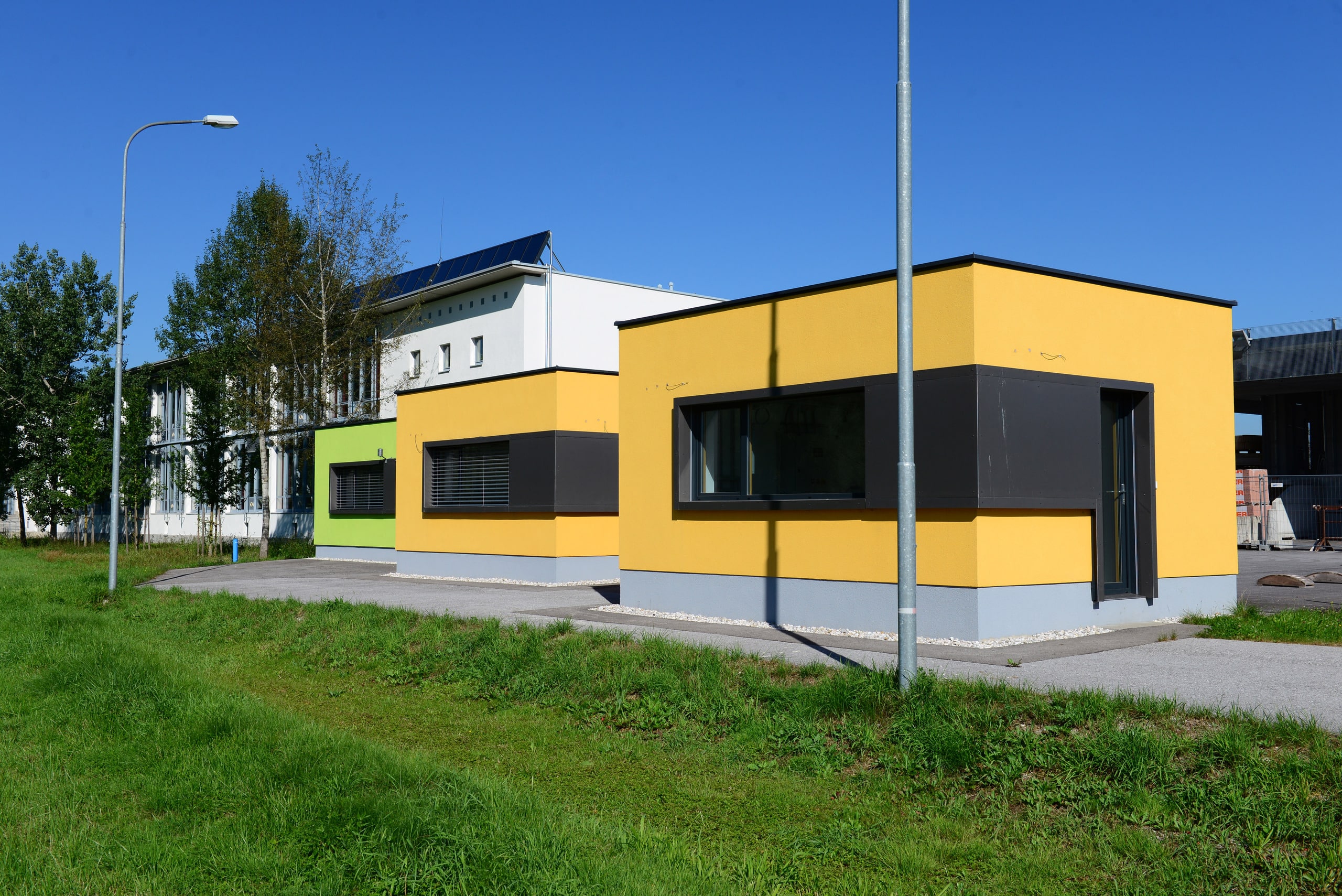 VELUX zeigt die Testhäuser mit Simulationsräumen für das Forschungsprojekt Nachlüften.