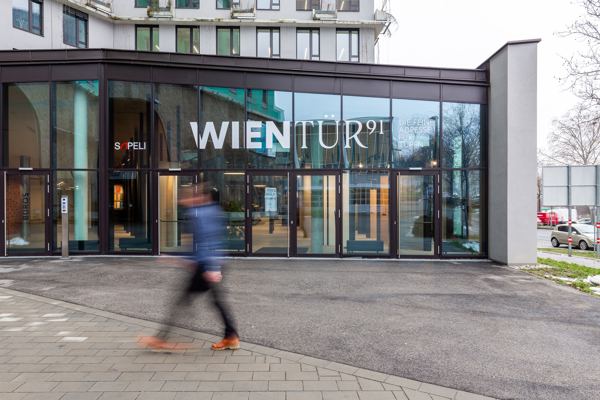 Eingang zum Showroom von WIENTÜR91.