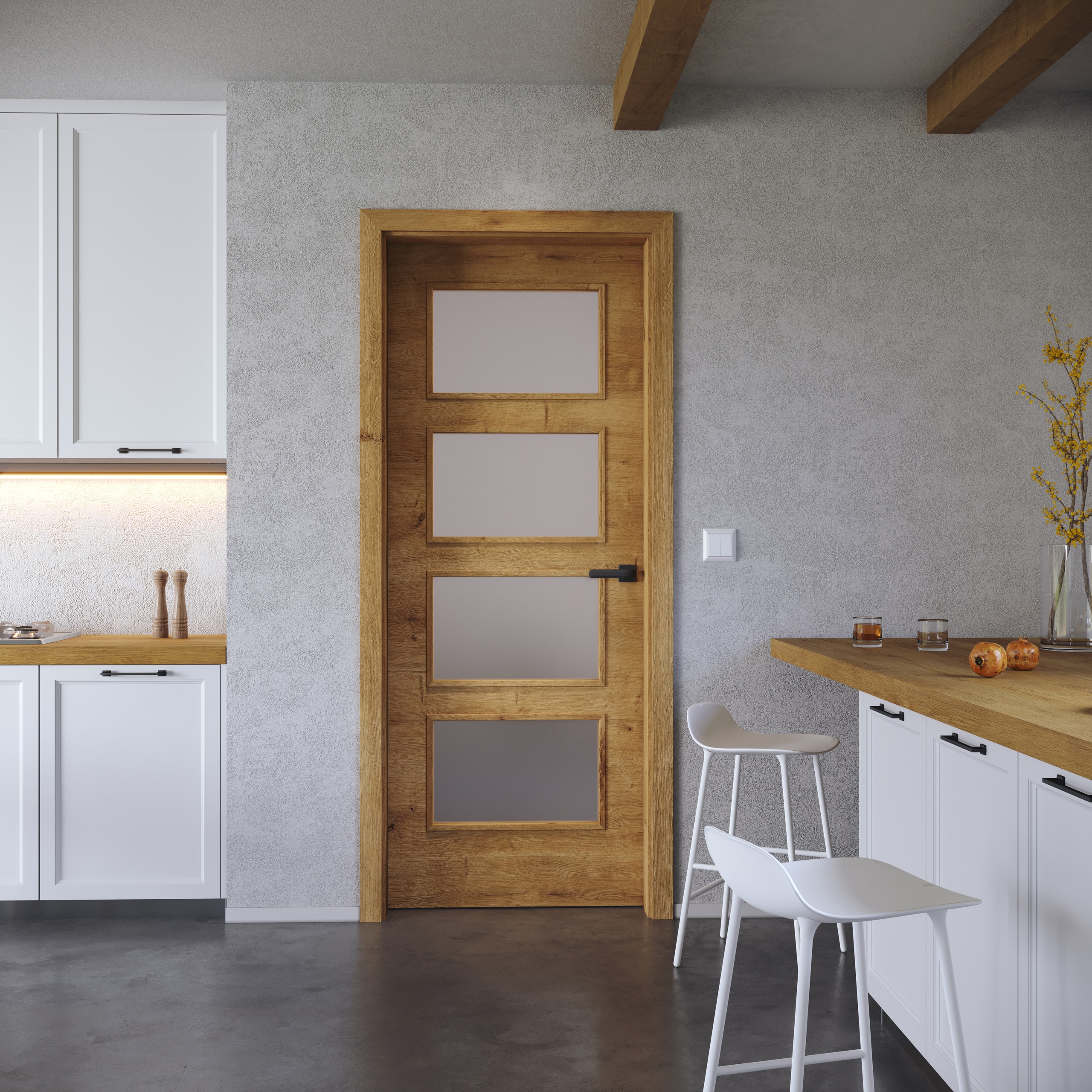 Ein rustikales Innentürblatt des Modells SWING 49 mit CPL-Oberfläche in horizontal verlaufendem astigem Holzdekor, mit vier rechteckigen Glasausschnitten aus satiniertem weißem Glas und mattschwarzer Türklinke, integriert in eine wohnliche Küche im Landhausstil mit sichtbaren Holzelementen und warmem Altholz-Charakter von WIENTÜR91.
