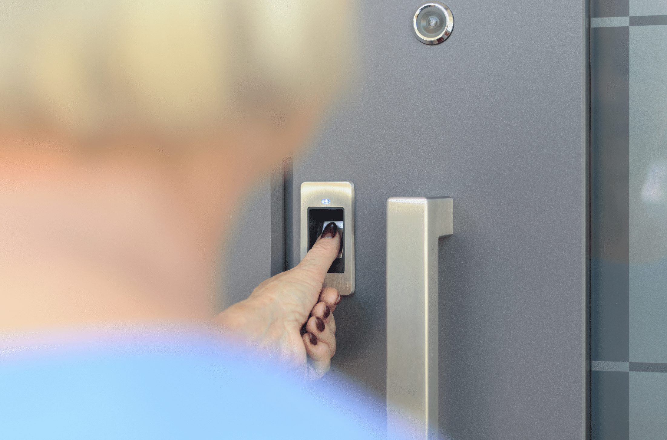 Detailfoto für Öffnen einer Türe oder Schließanlage mit Hilfe eines Fingerprints.